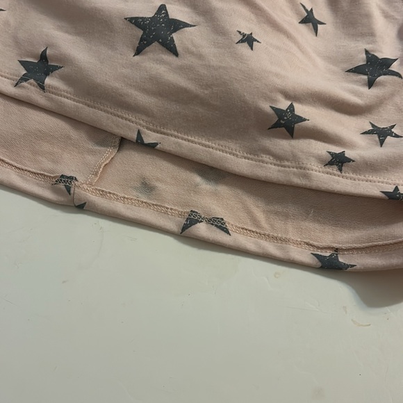 Entro size large light pink w/gray stars. Hi lo in back. Extra roomy. NWOT - Picture 6 of 7